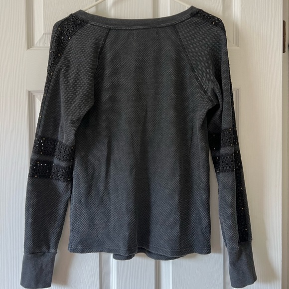 Free people top with lace on sleeves - Picture 2 of 5